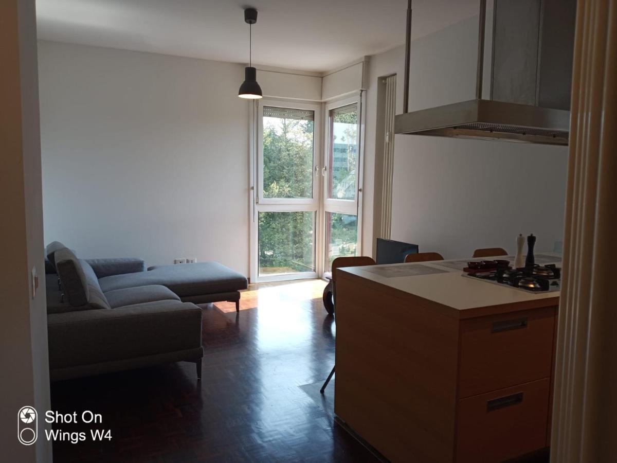 Appartamento Deluxe Con Parcheggio Gratuito Segrate Exteriör bild