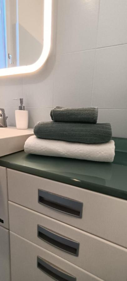 Appartamento Deluxe Con Parcheggio Gratuito Segrate Exteriör bild